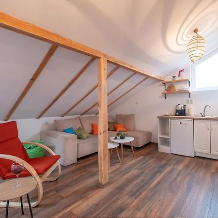 Entire Central House With Guest Rooms & Garden София Экстерьер фото
