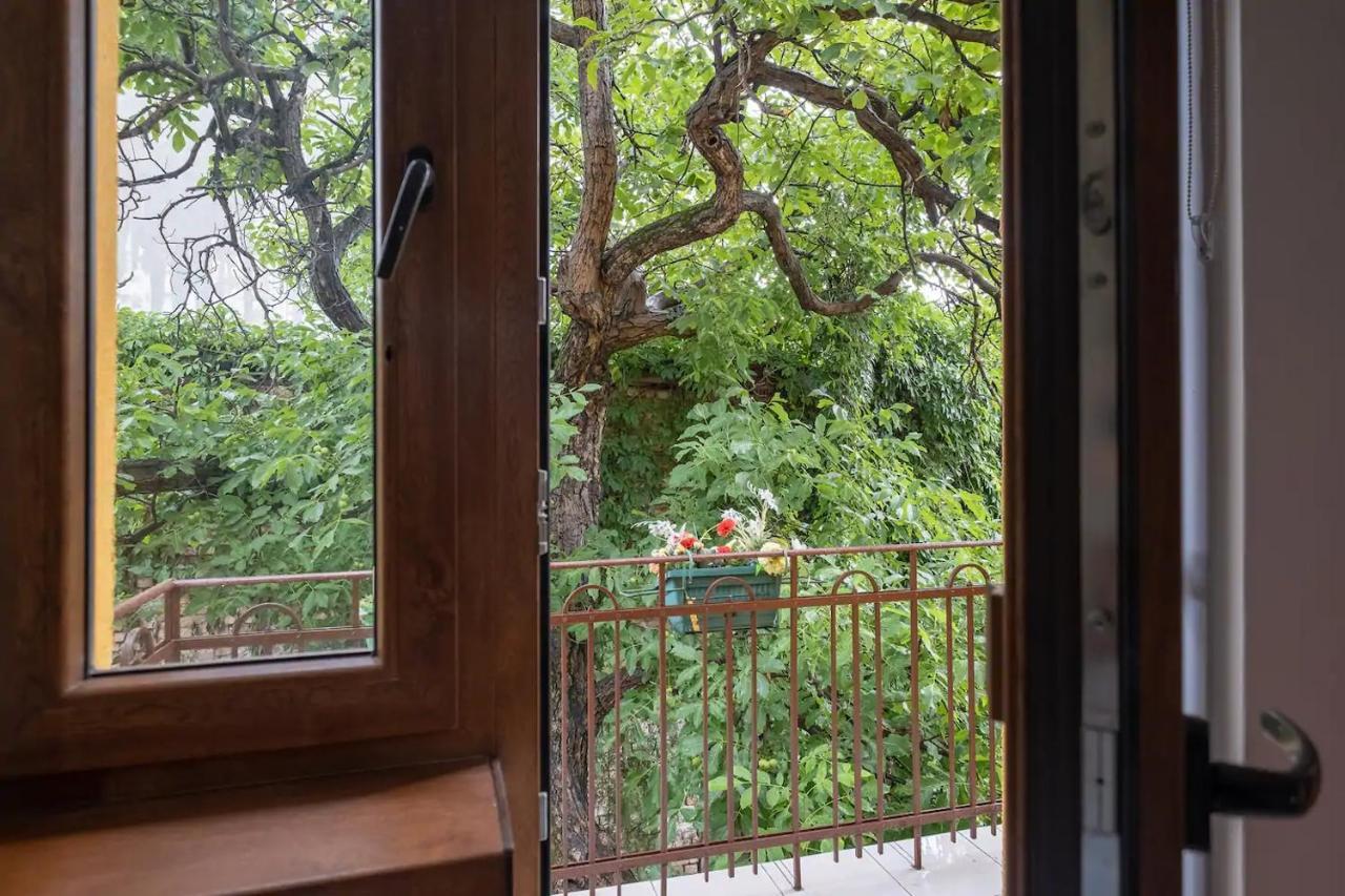 Entire Central House With Guest Rooms & Garden София Экстерьер фото